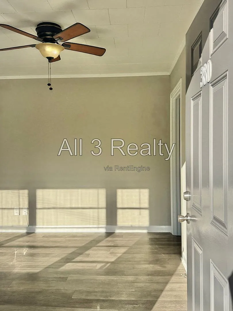 3 bed, 1.0 bath, 1200 sqft, $1,195 — Photo 4