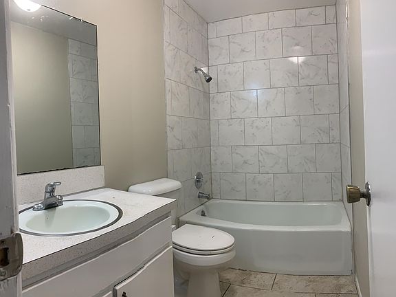 5th image of 3605 Sheridan St APT D