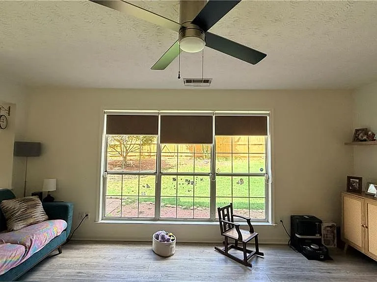 100 Taylors Spring Ct — Photo 10
