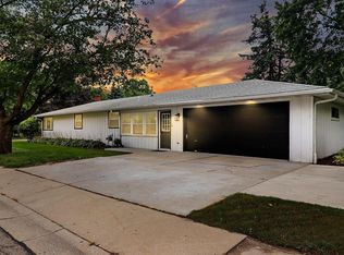 1240 Center St, Lake Geneva, WI 53147