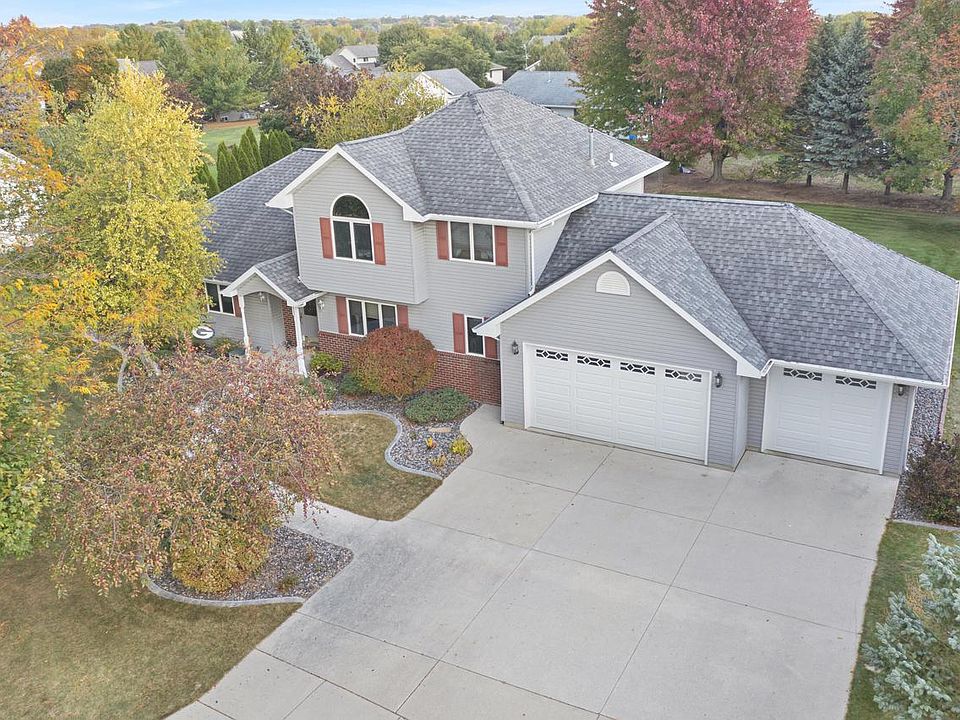 1st image of 717 Ash CIRCLE