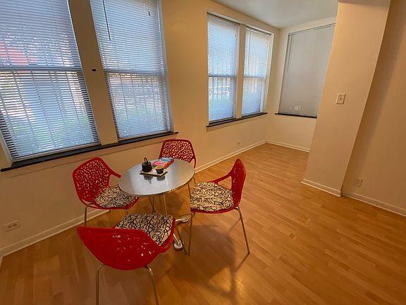 4th image of 1022 N Oakley Blvd #G