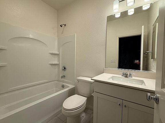 4th image of 5961 Bruselas St