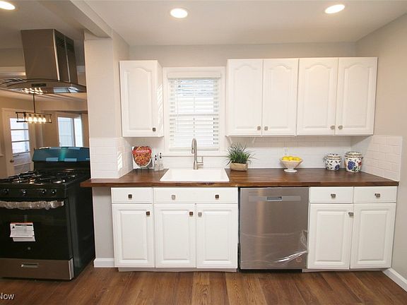 4th image of 29211 Armadale Ave