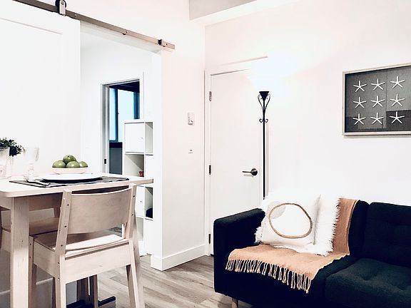3rd image of 1906 Grant St #103