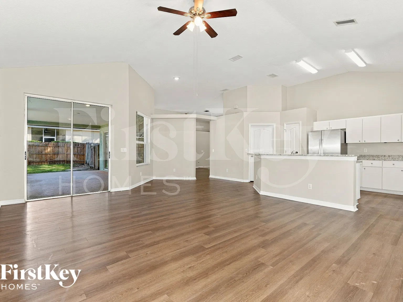 4 bed, 2.0 bath, 2004 sqft, $2,470 — Photo 4