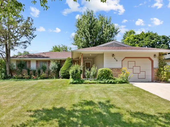 816 Delphia Ave, Elk Grove Village, IL 60007