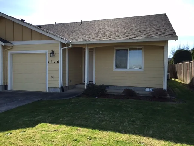 3 bed, 1200 sqft, $2,350 — Photo 2