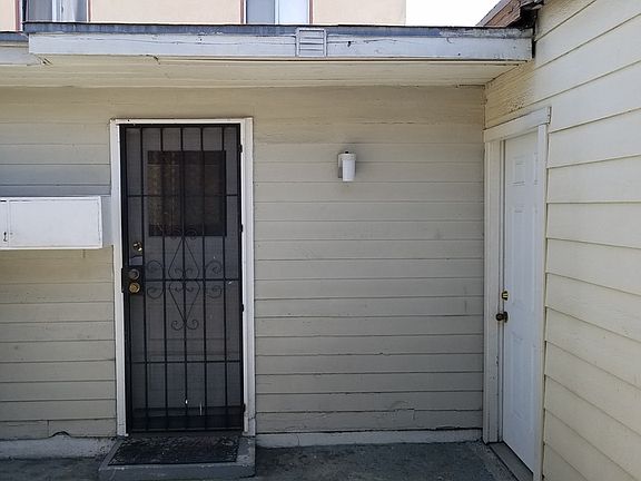 4th image of 3084 San Marino St