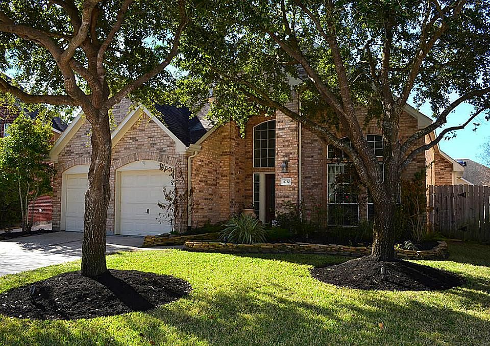 Quiet Cul-De-Sac Street, 4 Bedroom, Gameroom, Open Floorplan, Private Pool/Spa w/Waterfalls.