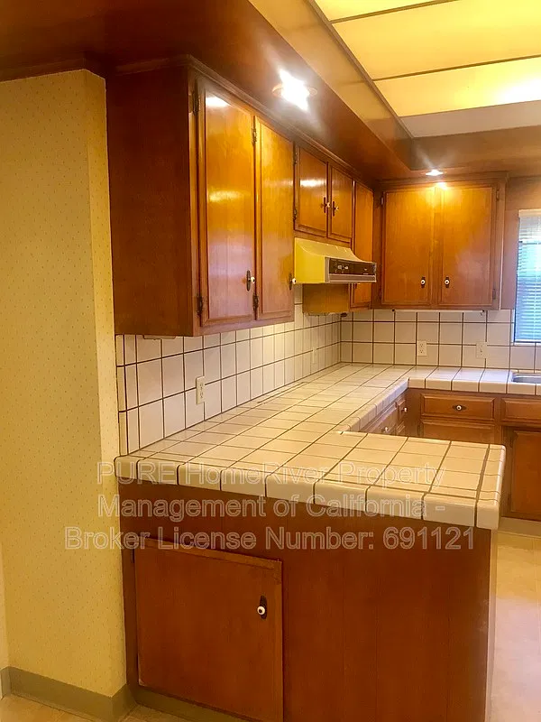 3 bed, 1.0 bath, 1172 sqft, $2,300 — Photo 1