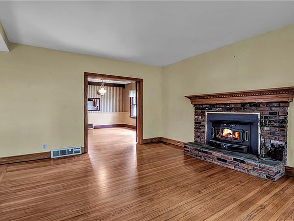 4th image of 46 N Willow St