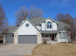 2722 Valley View Cir, Ames, IA 50014