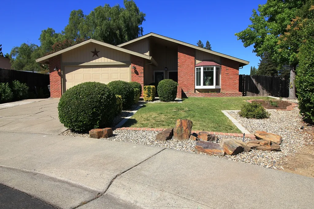 2835 Pekins Ct photo 1