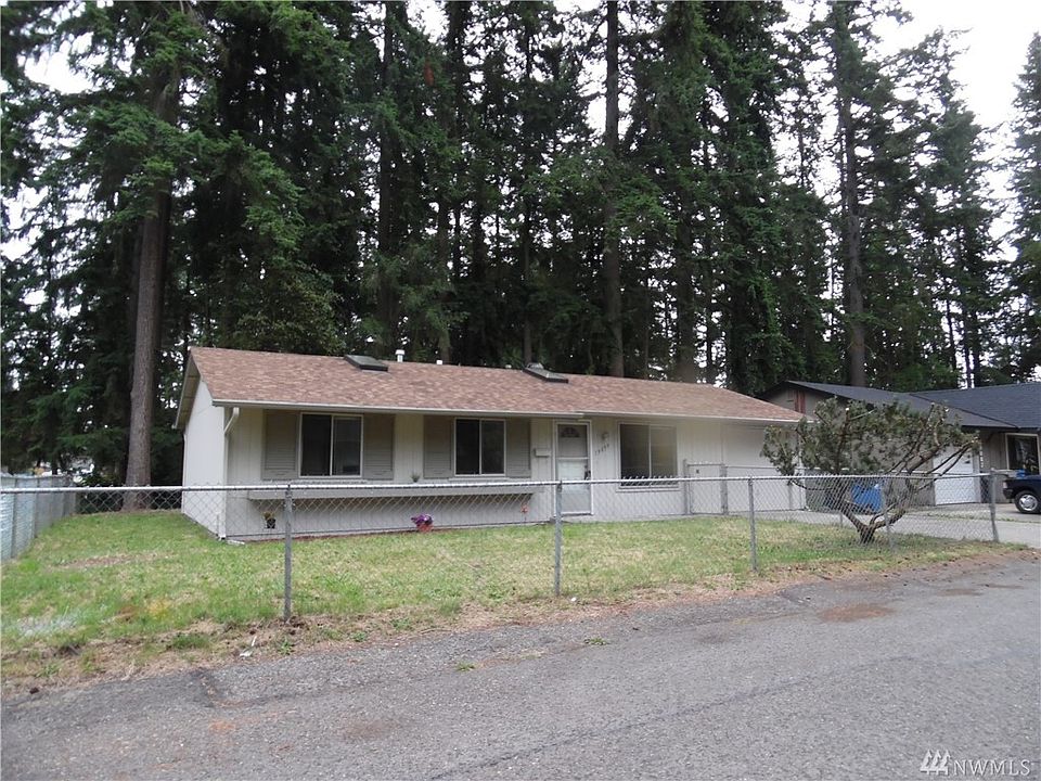 Desirable corner lot that is fully fenced.  Tree lined back for privacy.  Freshly painted exterior with newer roof & gutters.  O