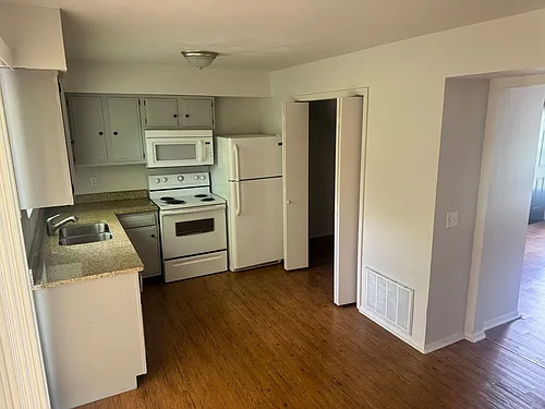 475-493 E Water St Photo 1