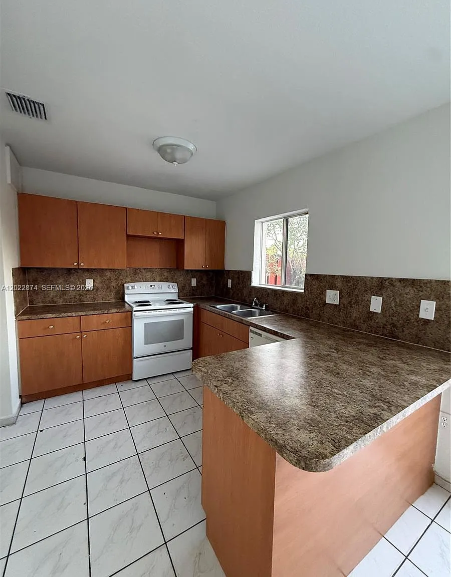 Ibis Villa At Miami Garde — Photo 2