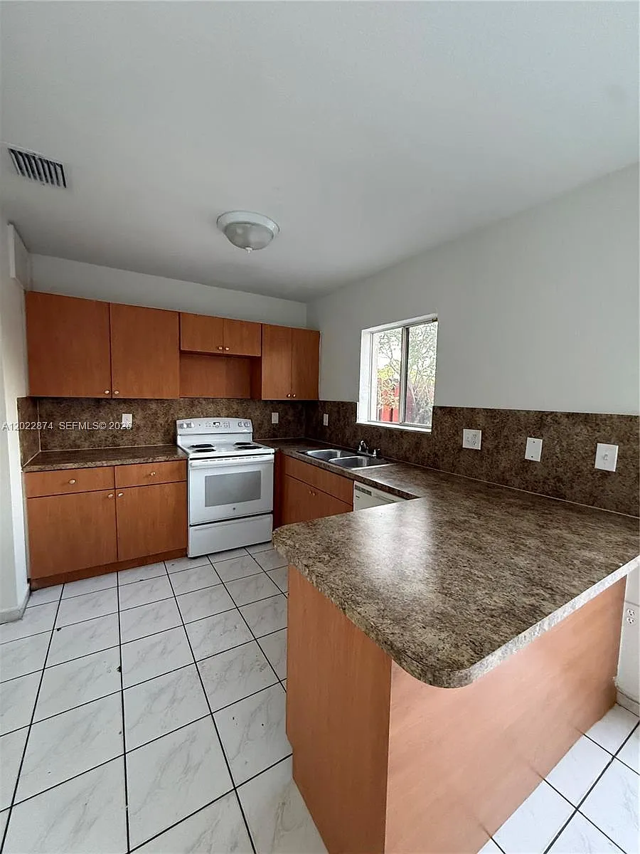 Building Photo - 18615 NW 84th Pl #103-1