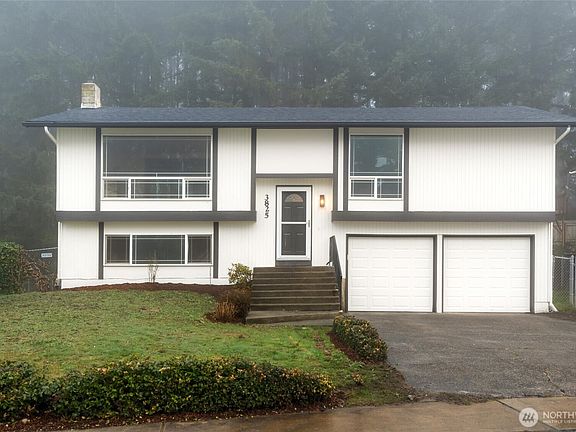 3rd image of 3825 Celeste Court SE