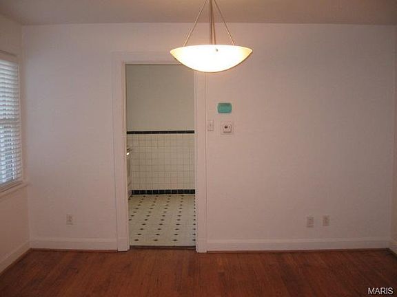 4th image of 32 Robert Ave