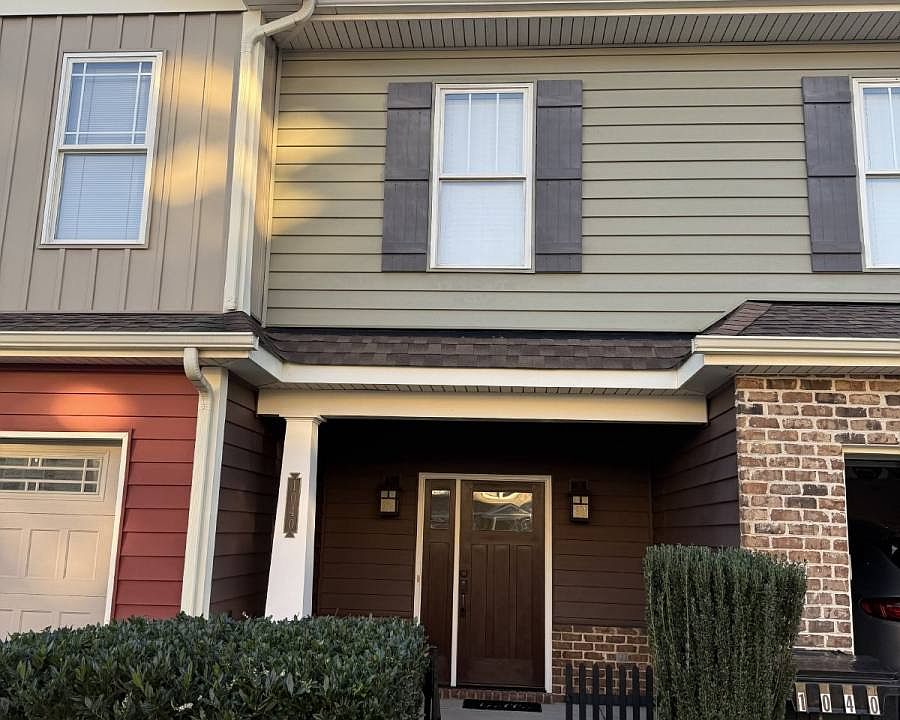 1st image of 1040 Commonwealth Cir