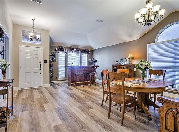 5th image of 1612 Meadowview Dr