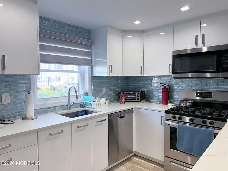 18 Howland Ave — Photo 6