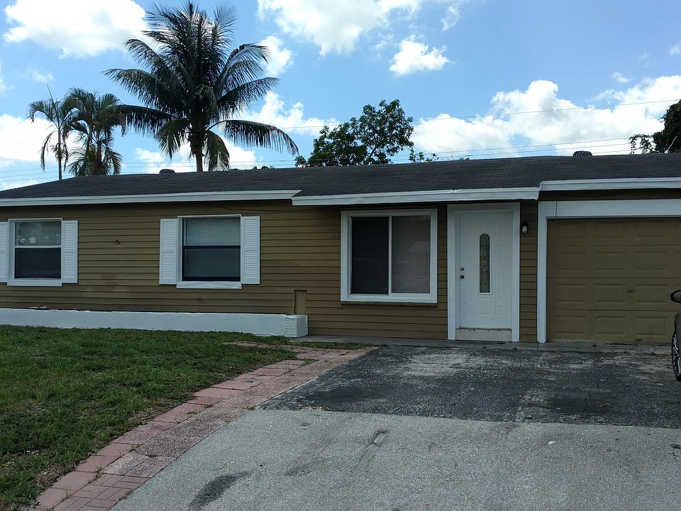 1st image of 4764 SW 12th St