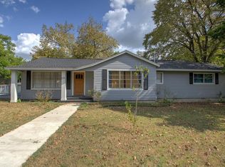 576 E Walnut St, La Grange, TX 78945