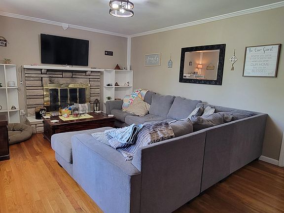 2nd image of 104 Deblynn Ct