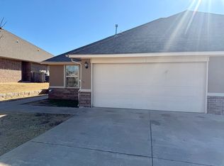 11212 Coachmans Rd, Yukon, OK 73099