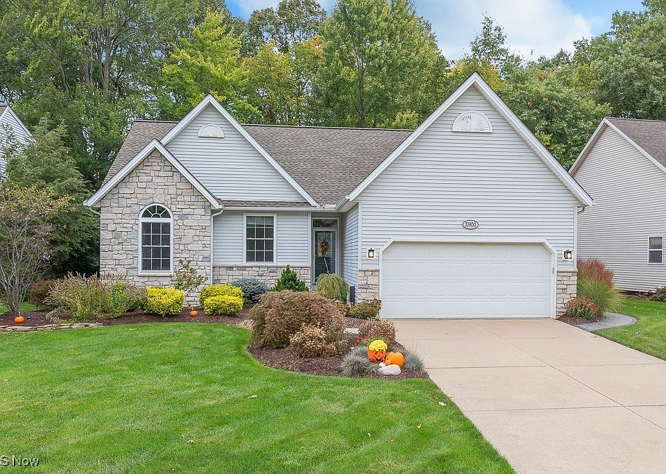 1st image of 32900 Titus Hill Ln