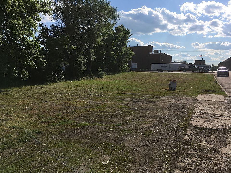 2nd image of 222 1st Ave E
