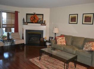 1005 Julian Dr W, Warminster, PA 18974