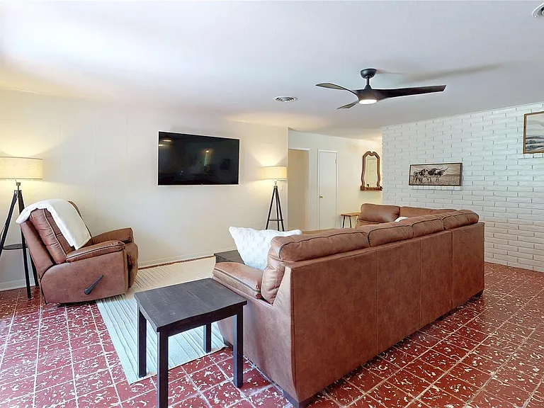 4826 Waynesboro Dr — Photo 3