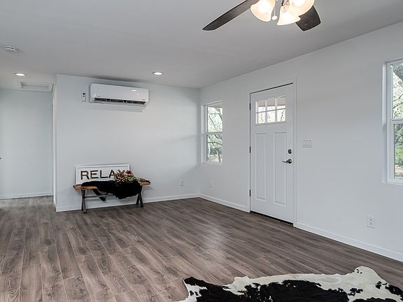5th image of 932 W Terrace Blvd