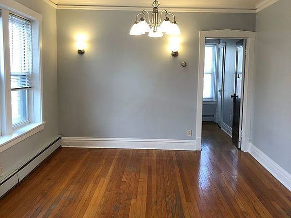 4th image of 3605 N Claremont Ave #1