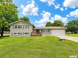201 McMurtry Dr, Henderson, IL 61439
