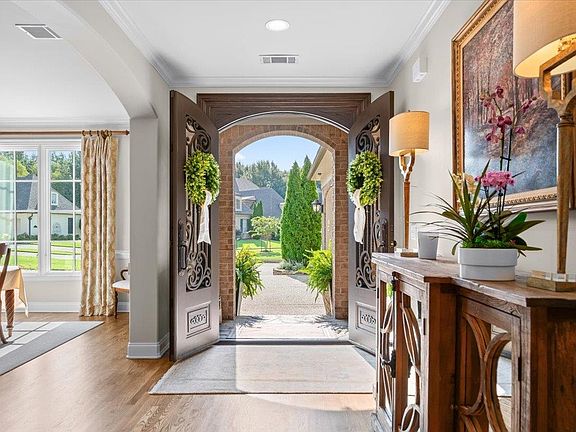 4th image of 1689 De Haig Ln