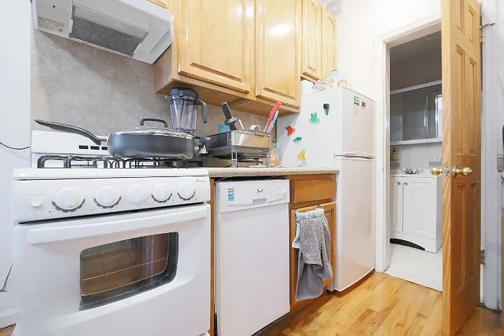 647 Franklin Ave #1RR — Photo 6