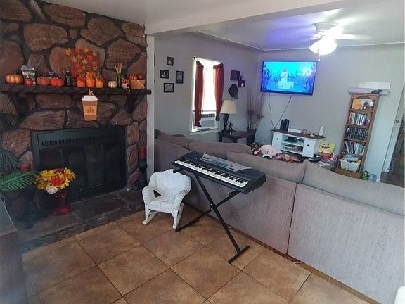 3rd image of 110 Manchester Ave
