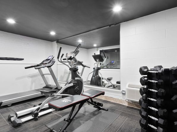 6758 N Sheridan Rd APT 432