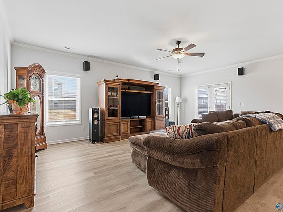 4th image of 114 Headen Ln