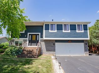 546 Whispering Pines Rd, Lindenhurst, IL 60046