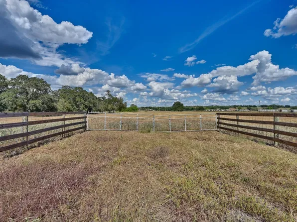 2443 E State Highway 71 Byp, La Grange, TX 78945