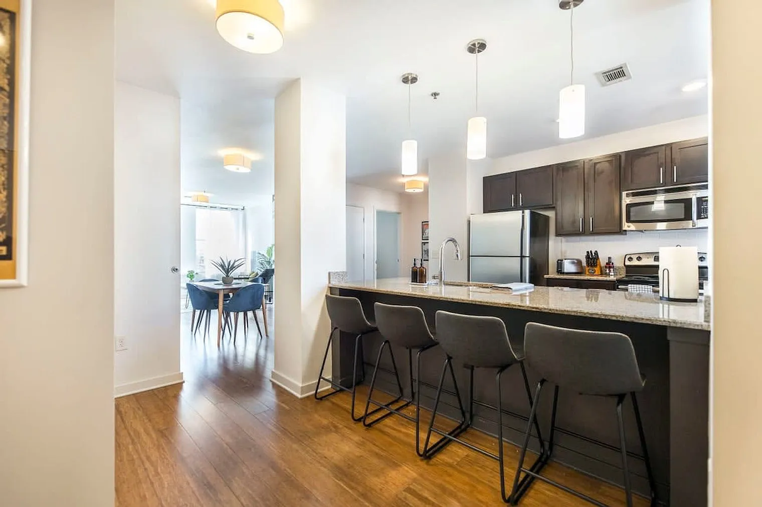 2 bed, 2.0 bath, 1140 sqft, $2,101 — Photo 3