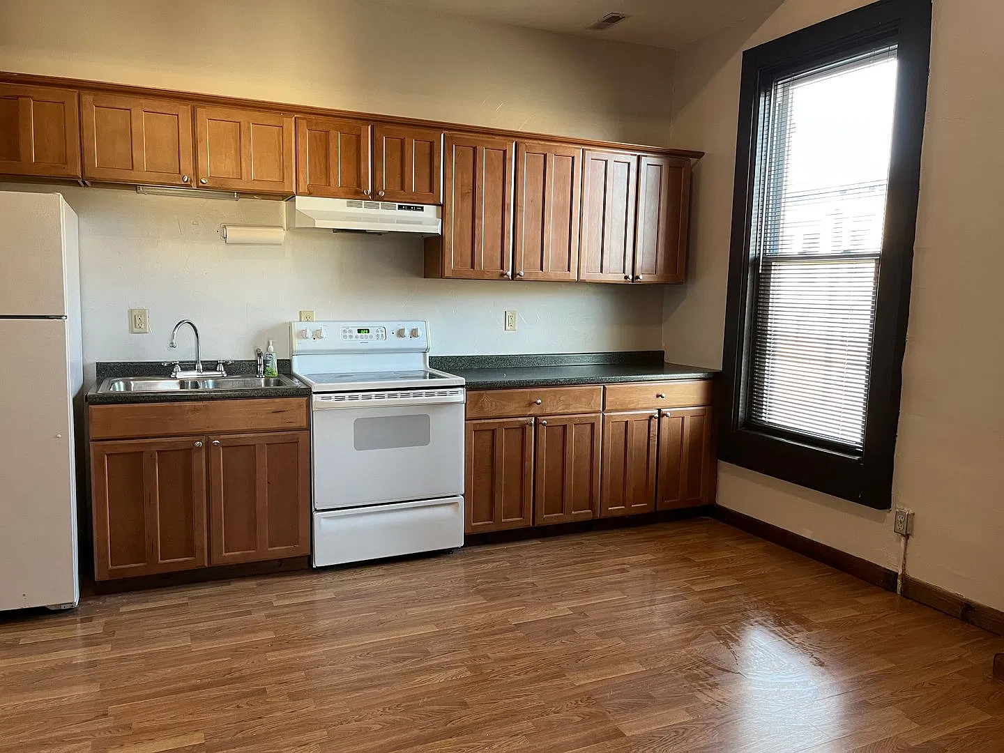 311 W Brown St — Photo 2