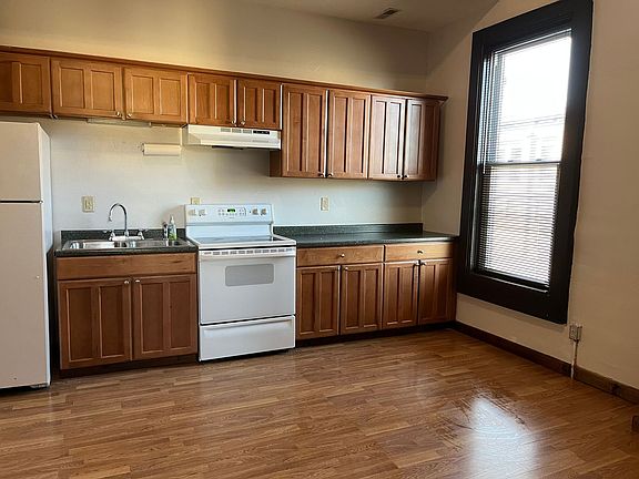 2nd image of 311 W Brown St