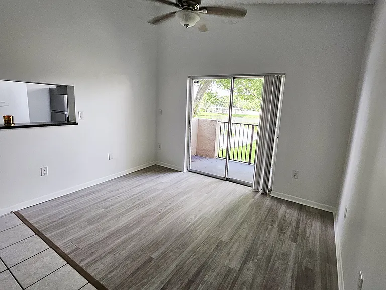 2331 NW 96th Ter #17L — Photo 2