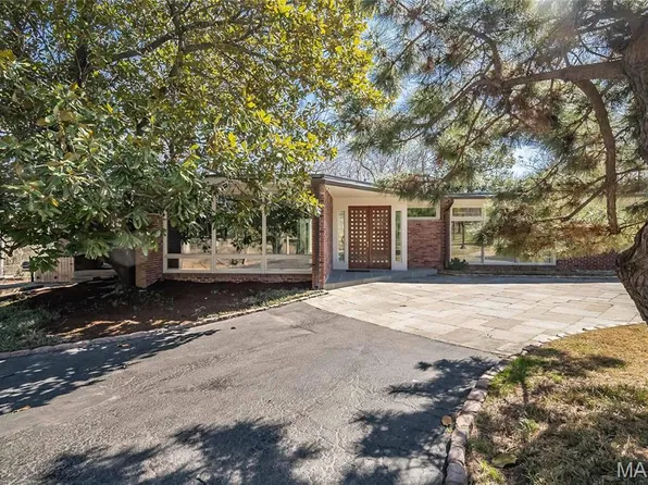 34 Dromara Rd, Saint Louis, MO 63124